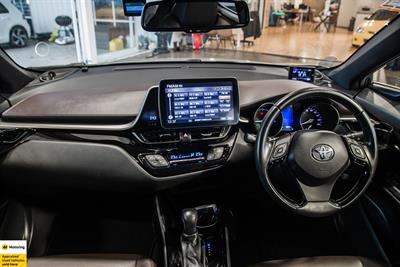 2017 Toyota C-HR - Thumbnail