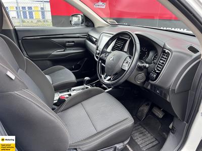 2021 Mitsubishi Outlander - Thumbnail