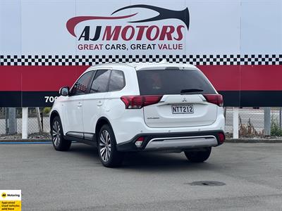 2021 Mitsubishi Outlander - Thumbnail