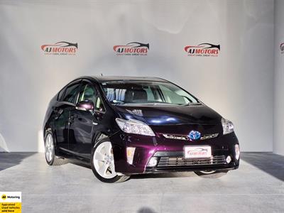 2014 Toyota Prius - Thumbnail