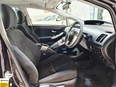 2014 Toyota Prius - Thumbnail