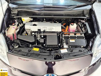 2014 Toyota Prius - Thumbnail
