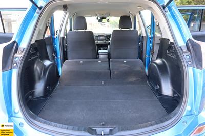 2017 Toyota RAV4 - Thumbnail