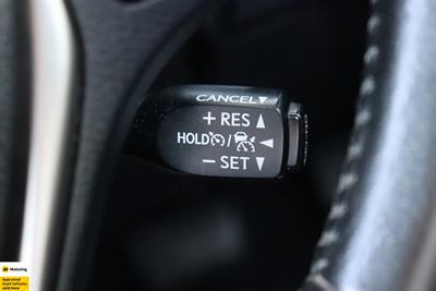 2017 Toyota RAV4 - Thumbnail