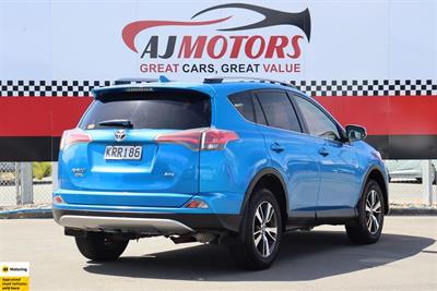 2017 Toyota RAV4 - Thumbnail