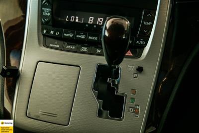 2012 Toyota Vellfire - Thumbnail