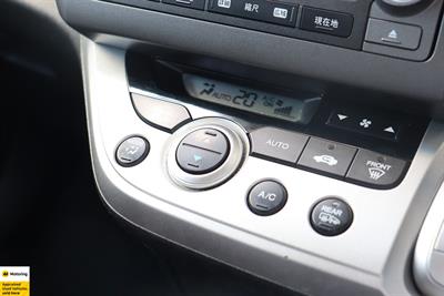 2013 Honda Stream - Thumbnail