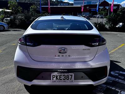 2022 Hyundai IONIQ - Thumbnail