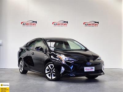 2017 Toyota Prius - Thumbnail