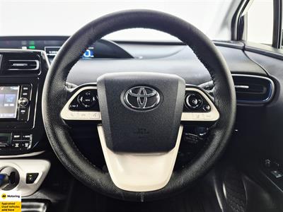 2017 Toyota Prius - Thumbnail
