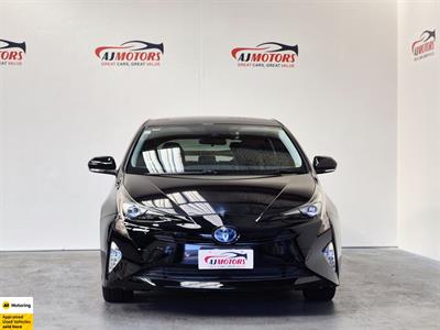 2017 Toyota Prius - Thumbnail