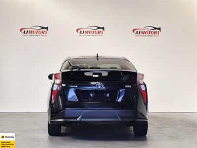2017 Toyota Prius - Thumbnail