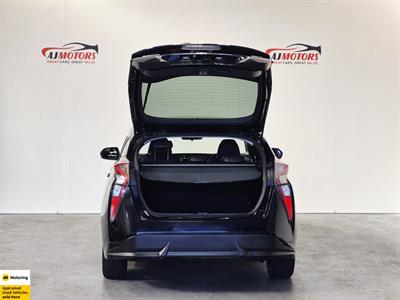 2017 Toyota Prius - Thumbnail