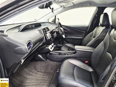 2017 Toyota Prius - Thumbnail