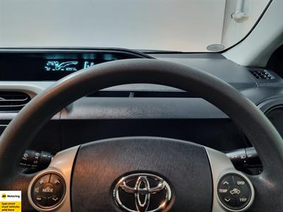 2014 Toyota Aqua - Thumbnail