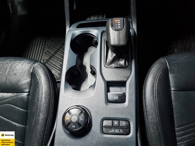 2022 Ford Everest - Thumbnail