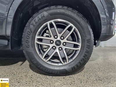 2022 Ford Everest - Thumbnail