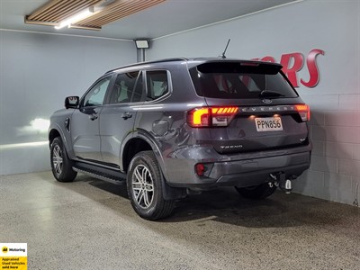 2022 Ford Everest - Thumbnail