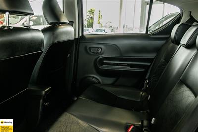 2013 Toyota Aqua - Thumbnail