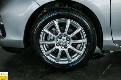 2013 Toyota Aqua - Thumbnail