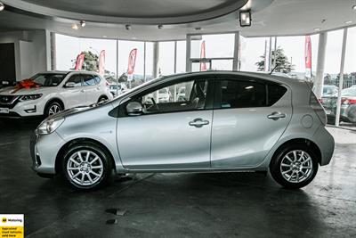 2013 Toyota Aqua - Thumbnail