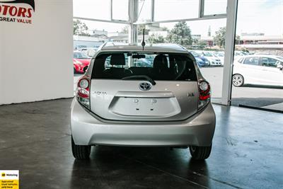 2013 Toyota Aqua - Thumbnail