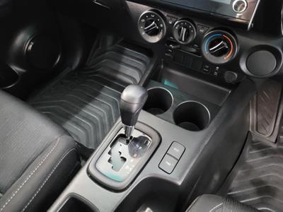 2022 Toyota Hilux - Thumbnail