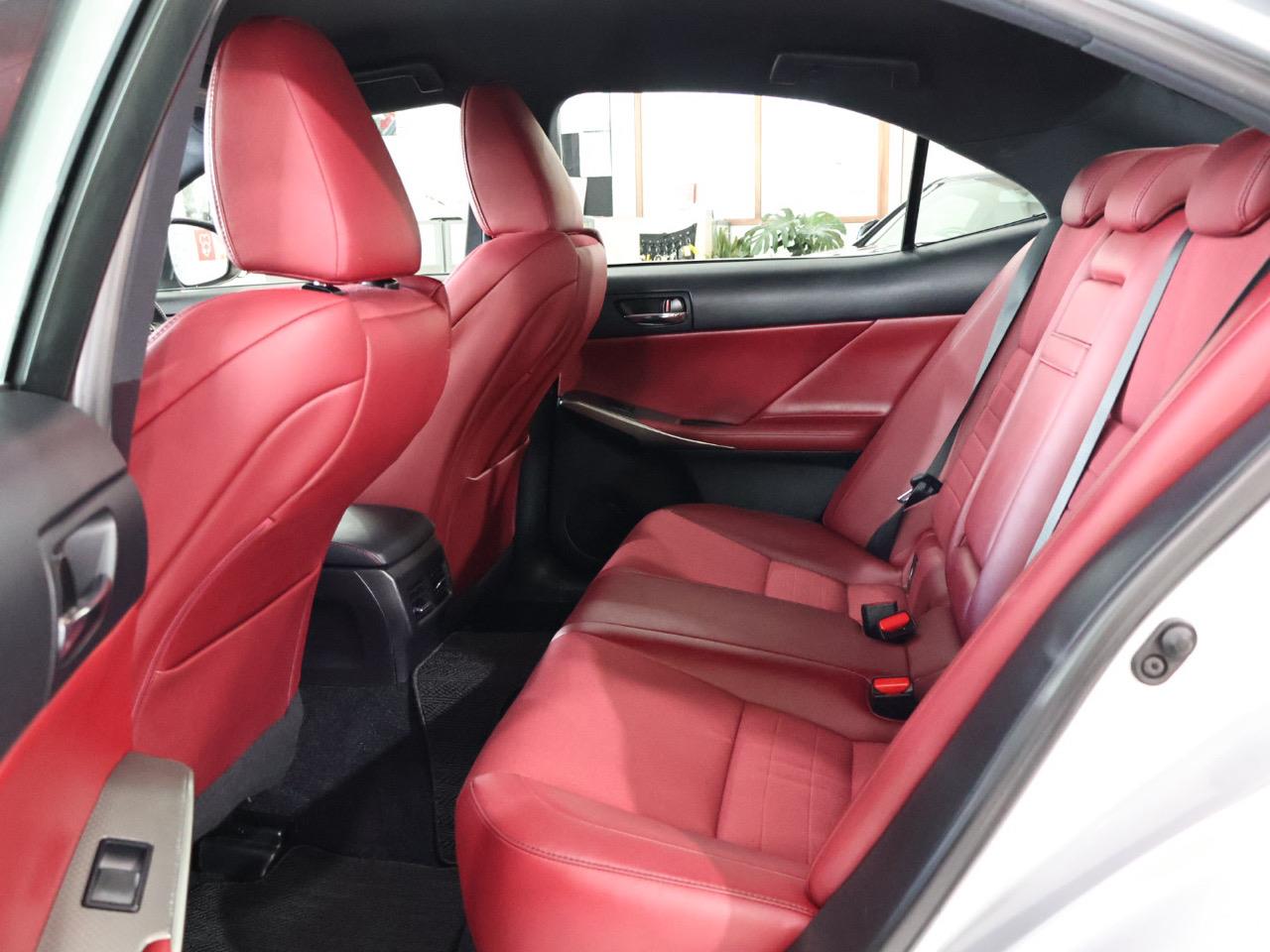 2014 Lexus IS 300h
