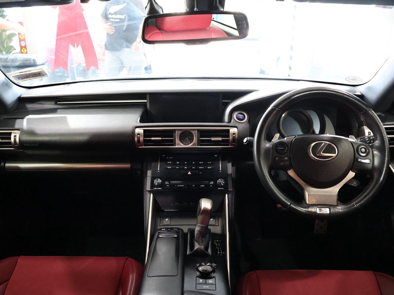 2014 Lexus IS 300h