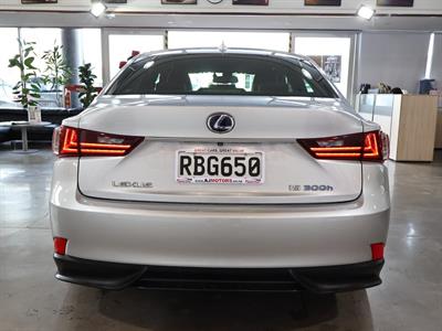 2014 Lexus IS 300h - Thumbnail