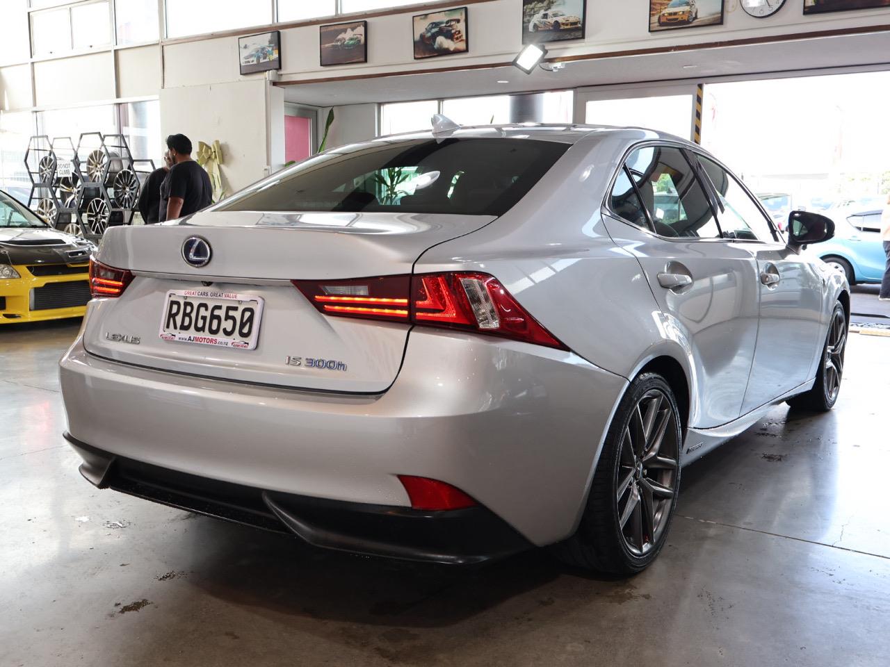 2014 Lexus IS 300h