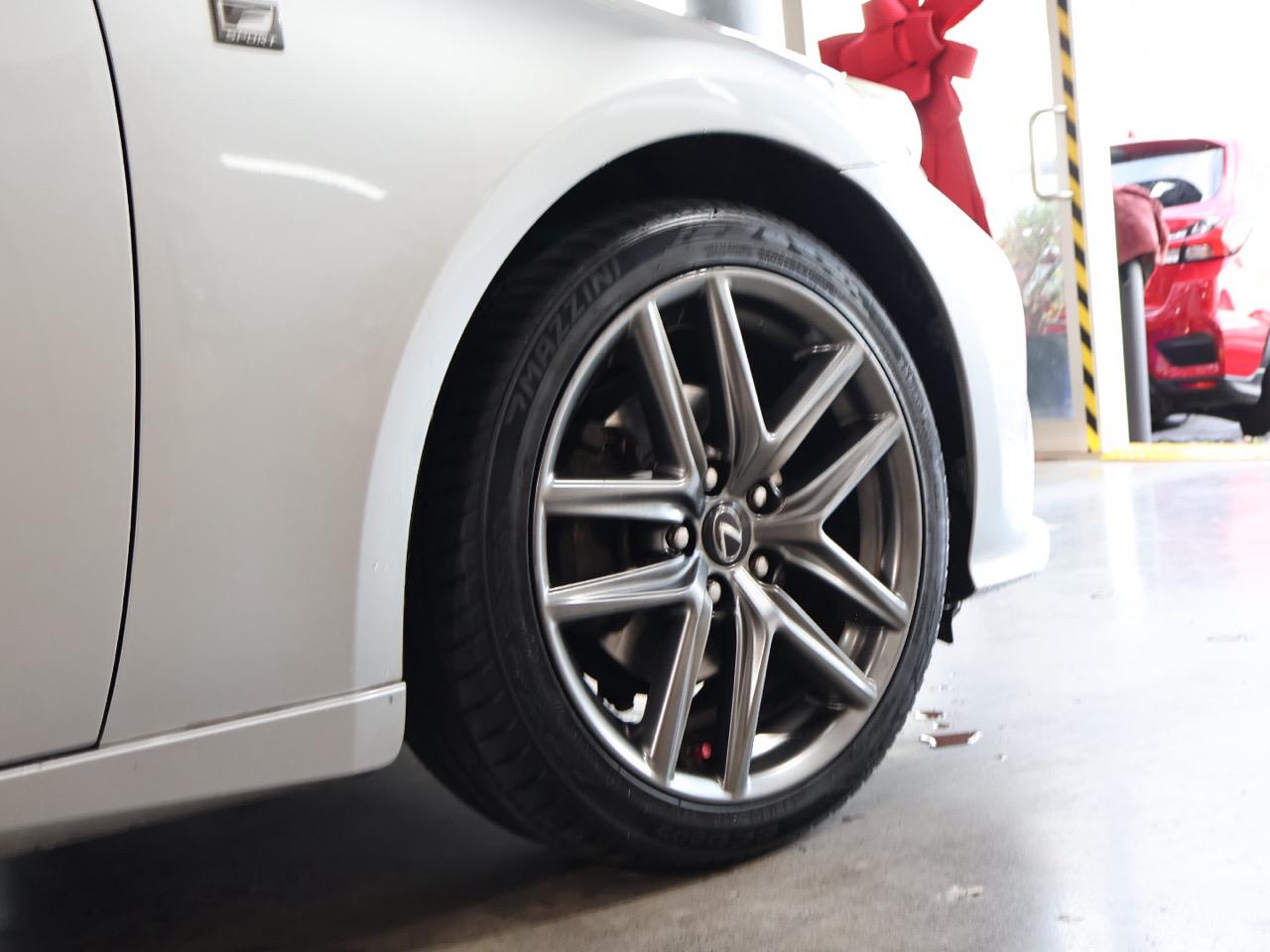 2014 Lexus IS 300h