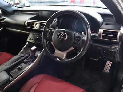 2014 Lexus IS 300h - Thumbnail