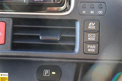 2016 Toyota Noah - Thumbnail