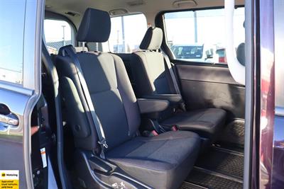 2016 Toyota Noah - Thumbnail