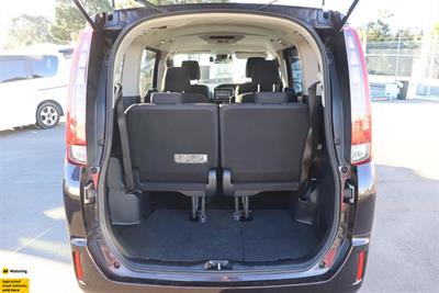 2016 Toyota Noah - Thumbnail