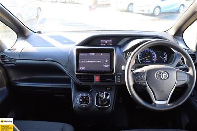2016 Toyota Noah - Thumbnail