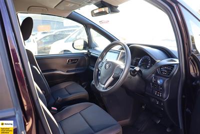 2016 Toyota Noah - Thumbnail
