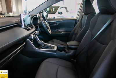 2021 Toyota RAV4 - Thumbnail