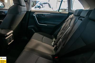 2021 Toyota RAV4 - Thumbnail