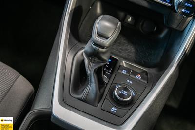 2021 Toyota RAV4 - Thumbnail