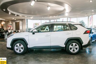 2021 Toyota RAV4 - Thumbnail