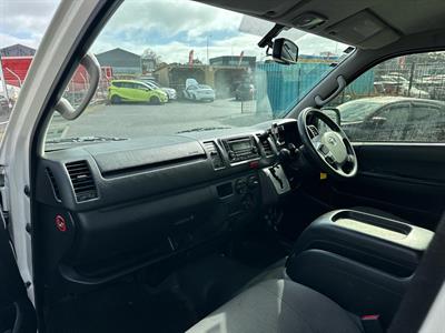 2016 Toyota Hiace - Thumbnail
