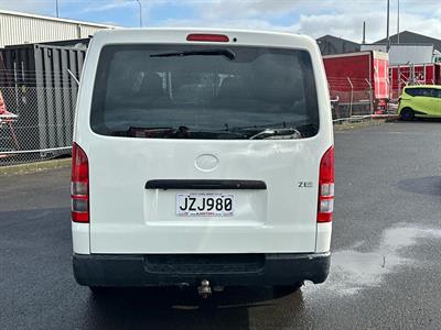 2016 Toyota Hiace - Thumbnail