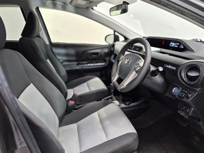 2014 Toyota Aqua - Thumbnail