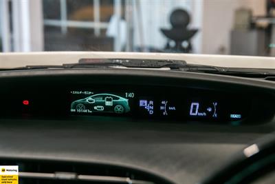 2012 Toyota Prius - Thumbnail
