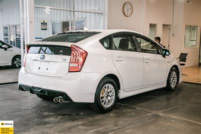2012 Toyota Prius - Thumbnail