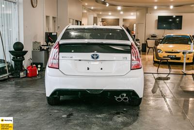 2012 Toyota Prius - Thumbnail