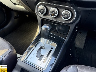 2013 Mitsubishi GALANT - Thumbnail