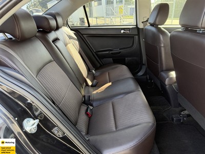 2013 Mitsubishi GALANT - Thumbnail